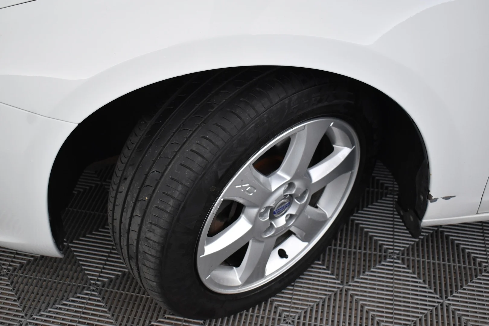 Car Image - 35S4VLPUuU3MbqjxJ3qwiz