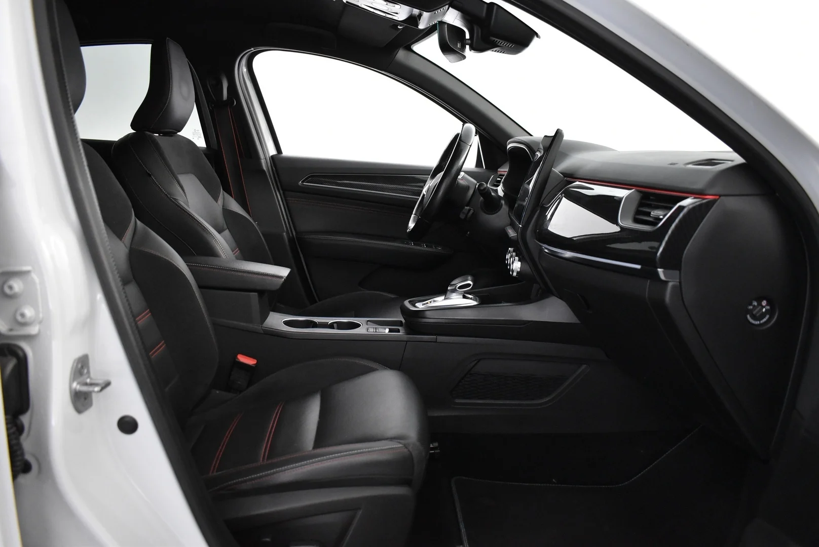 Car Image - 4E2Yx29YA9EcljVcLwJVe5