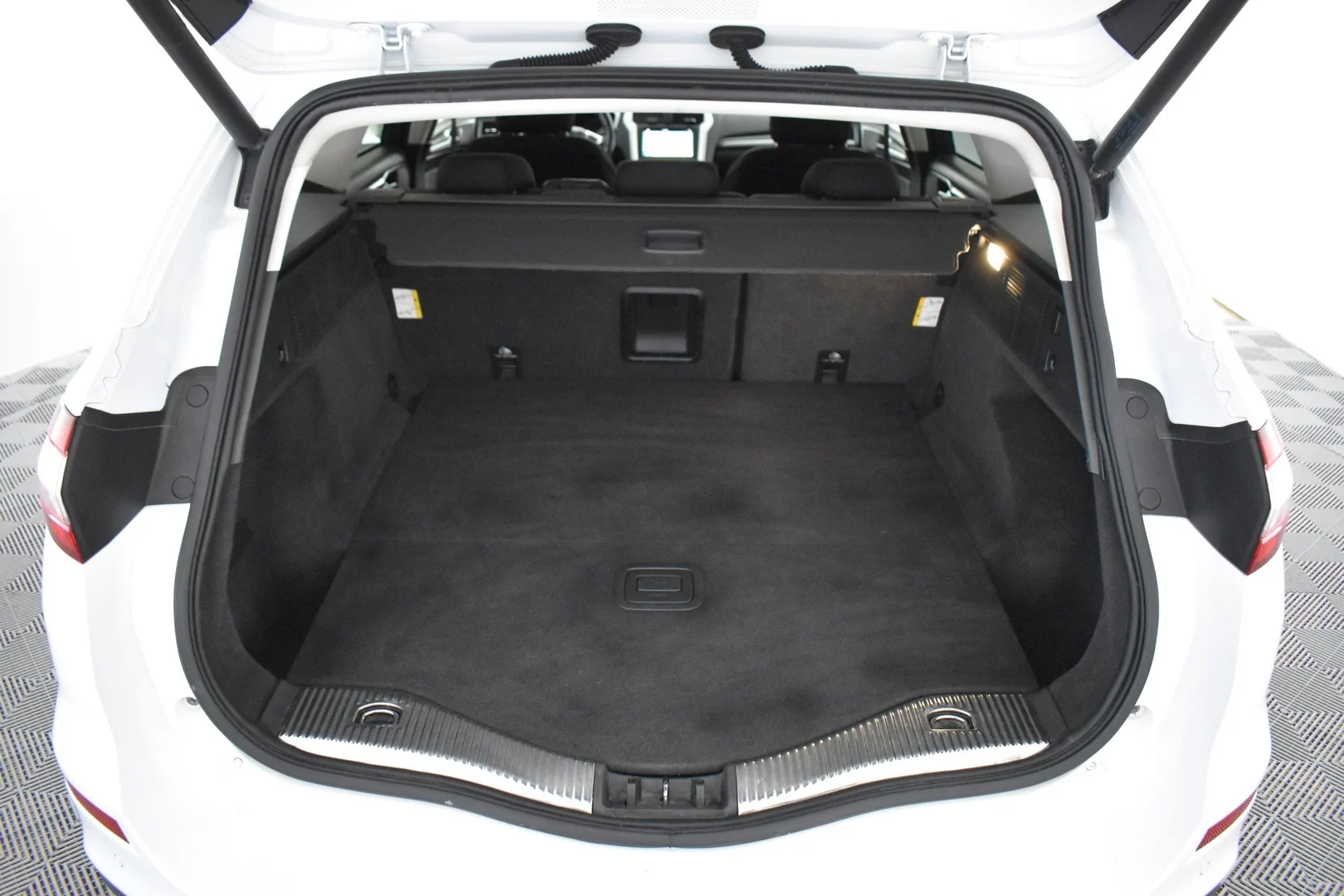 Car Image - 5mly9msQ9cVHo0IlciK1i4