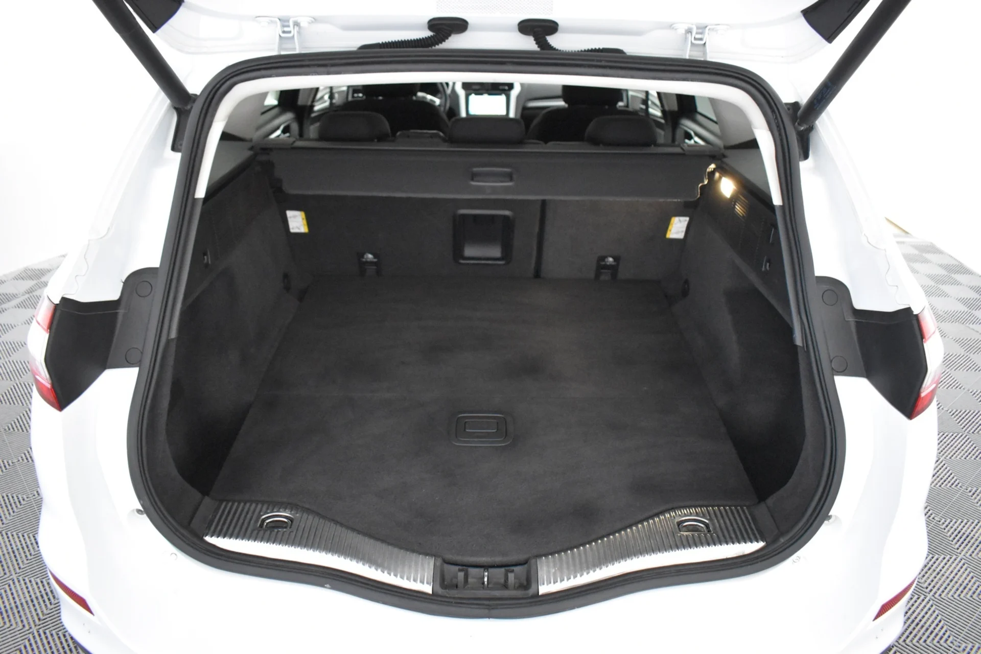 Car Image - 5mly9msQ9cVHo0IlciK1i4