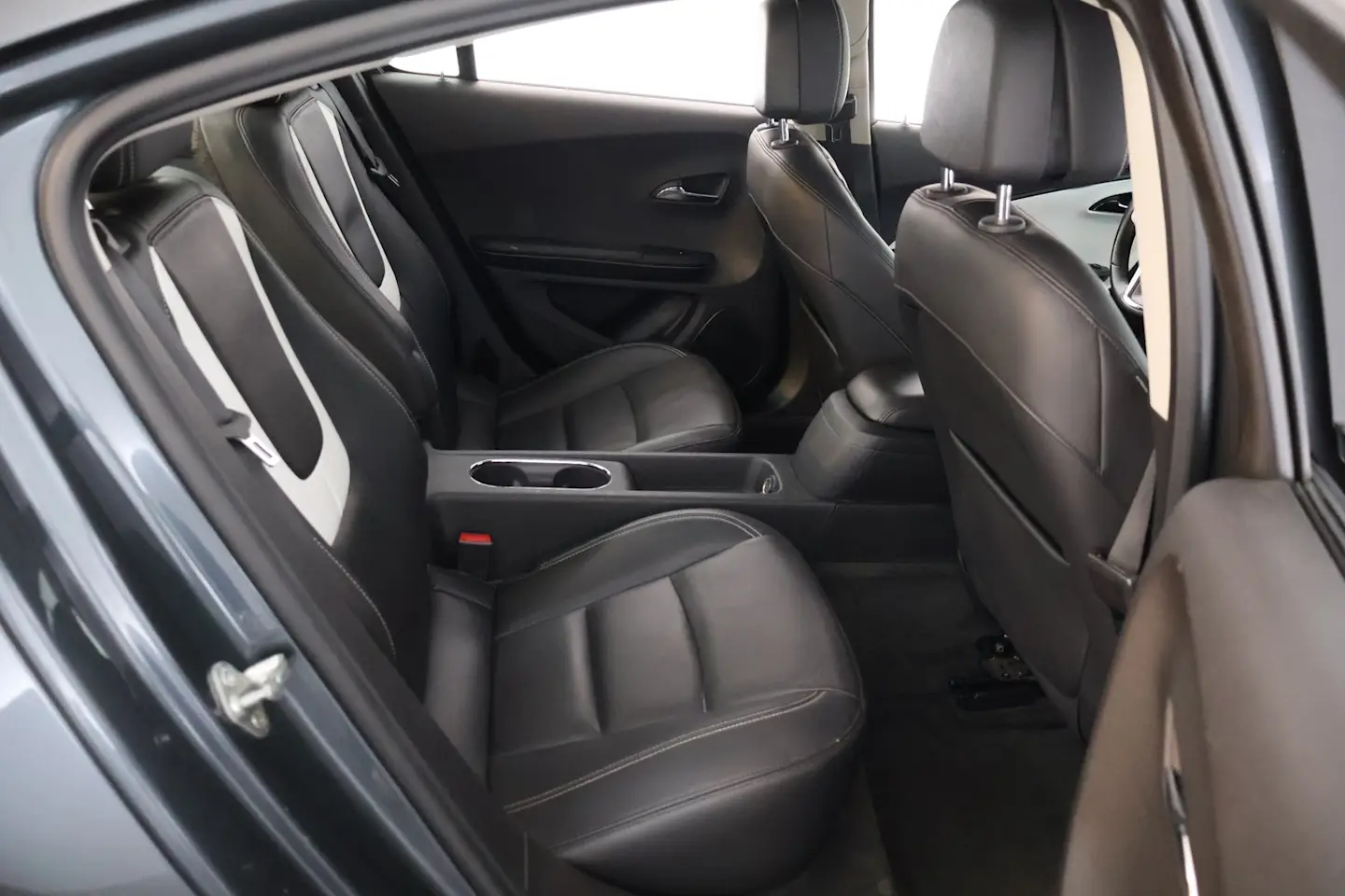 Car Image - 4WYf66vOo9XGFezRqtRTK2