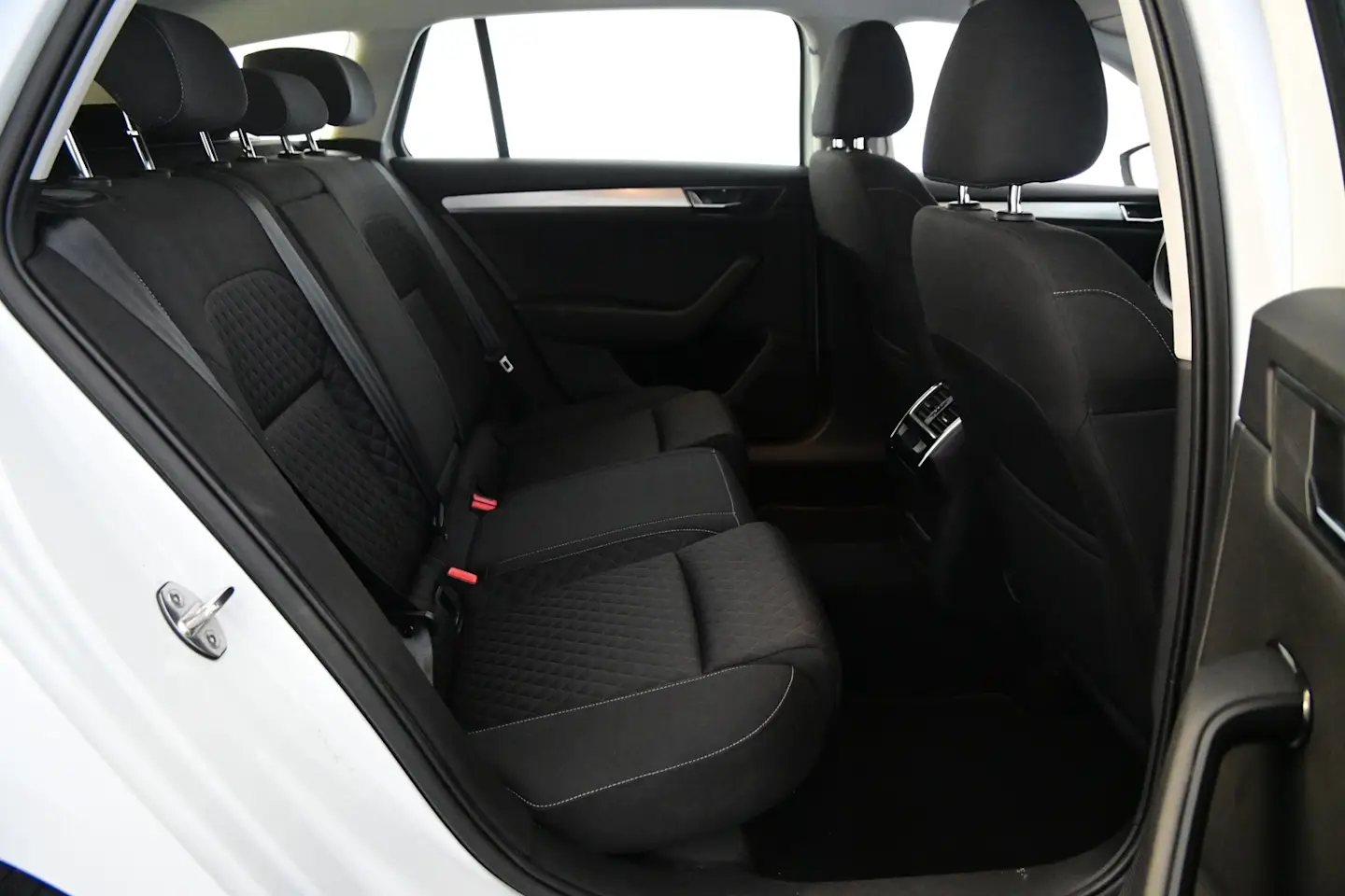 Car Image - 6uTsO0BUR00TU4WR8BXMeA