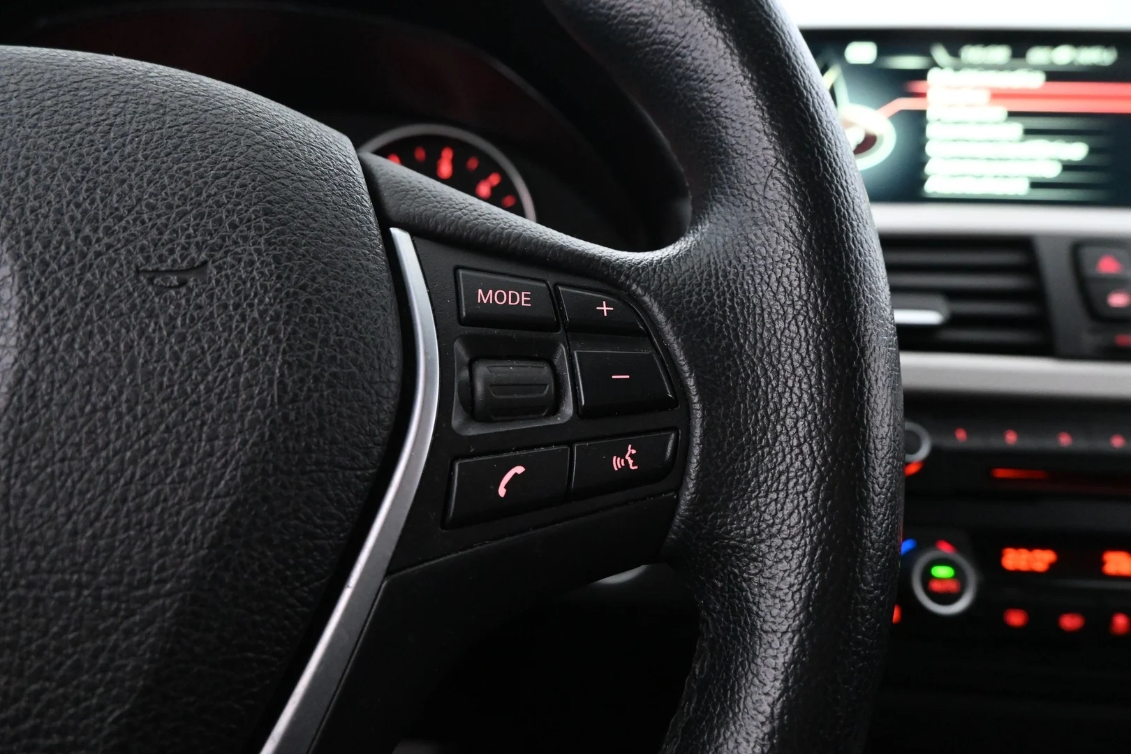 Car Image - 3R32UyvudGOyfx3ahI5jZo