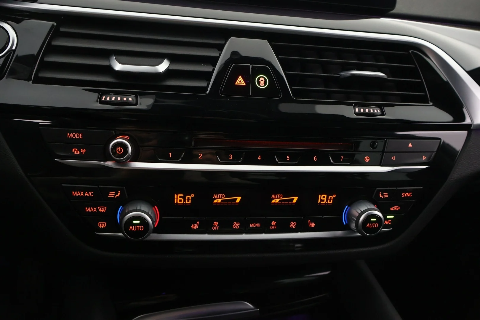 Car Image - 1mA9BMBqMxsvhjS8w4uyXg