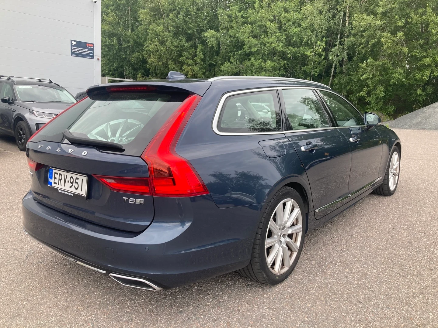 Car Image - 6iL4nPhr9tCnTl8vwLKTCo