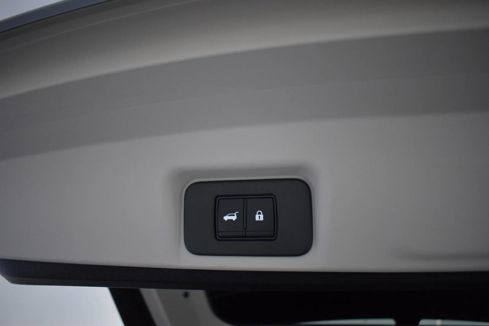 Car Image - 2EkR96YsSJ5NxCWKyDB2V7