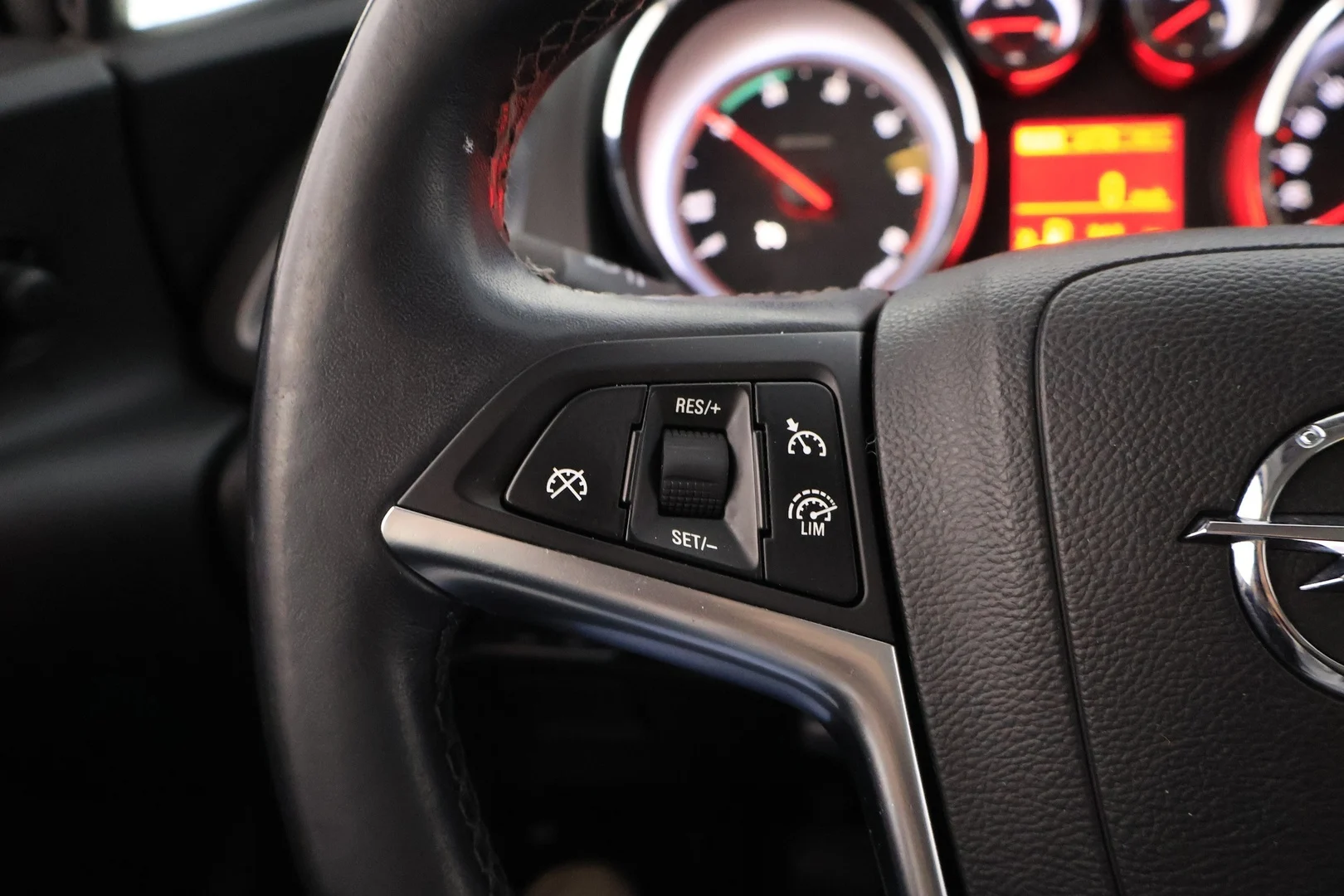Car Image - R7zaOIa6FiclpR1PrAhYS