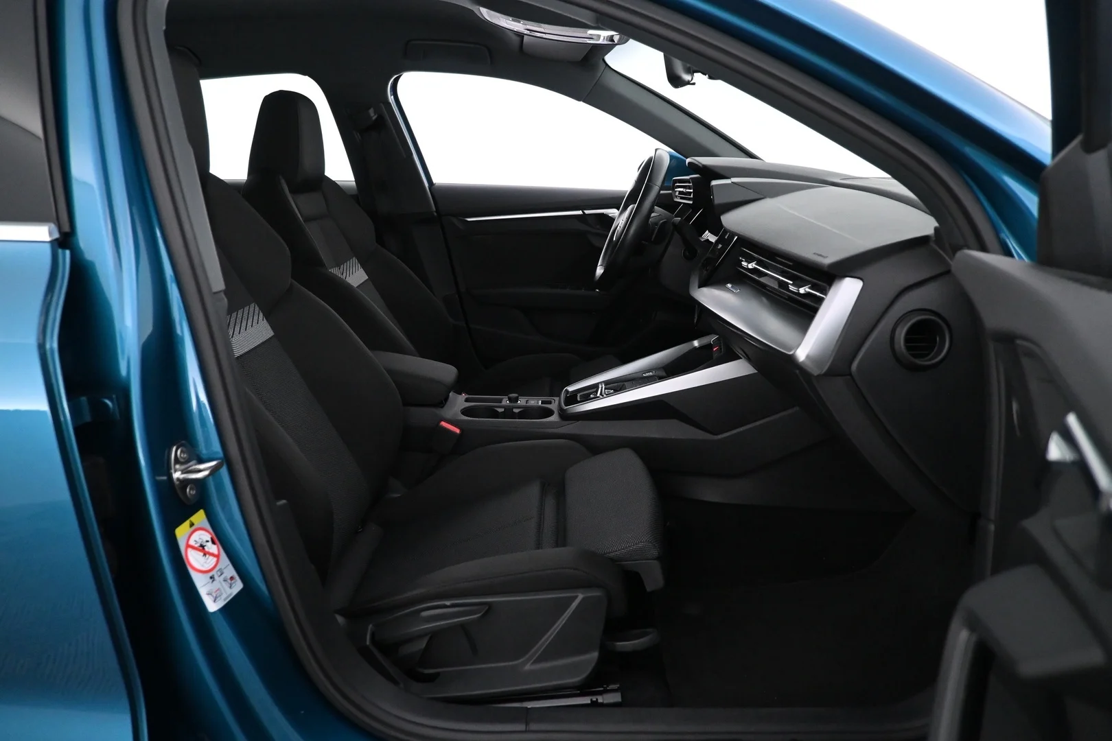 Car Image - aEcOjX6fQ49Q0fP59Jllm