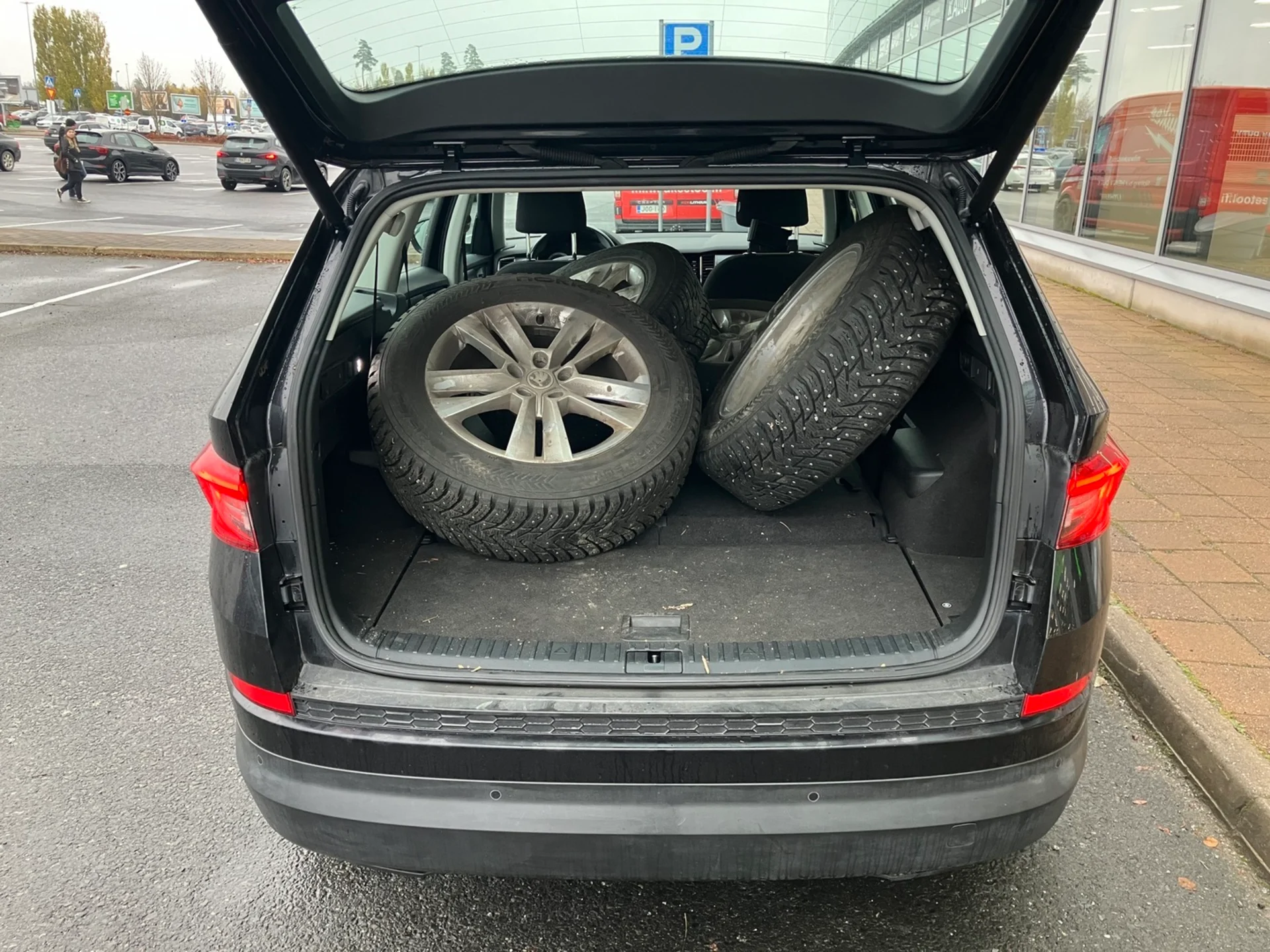 Car Image - 6NCSxUd1zWbzZAmeBQR1sN
