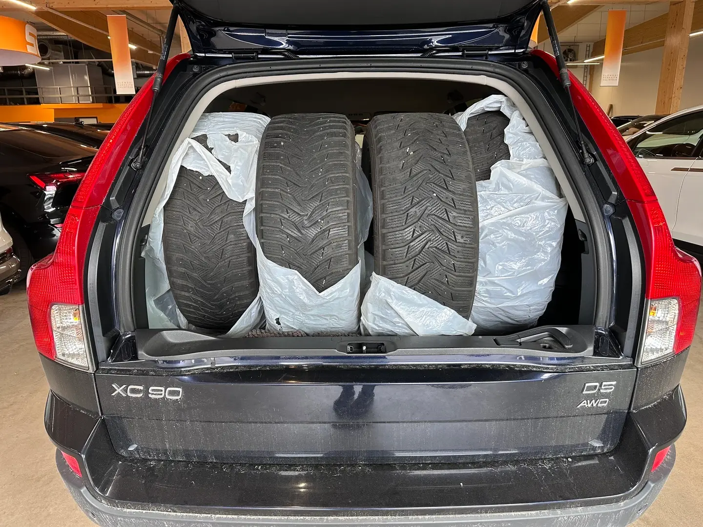 Car Image - 3eIdv3OabpQ7C5mkM10kE2
