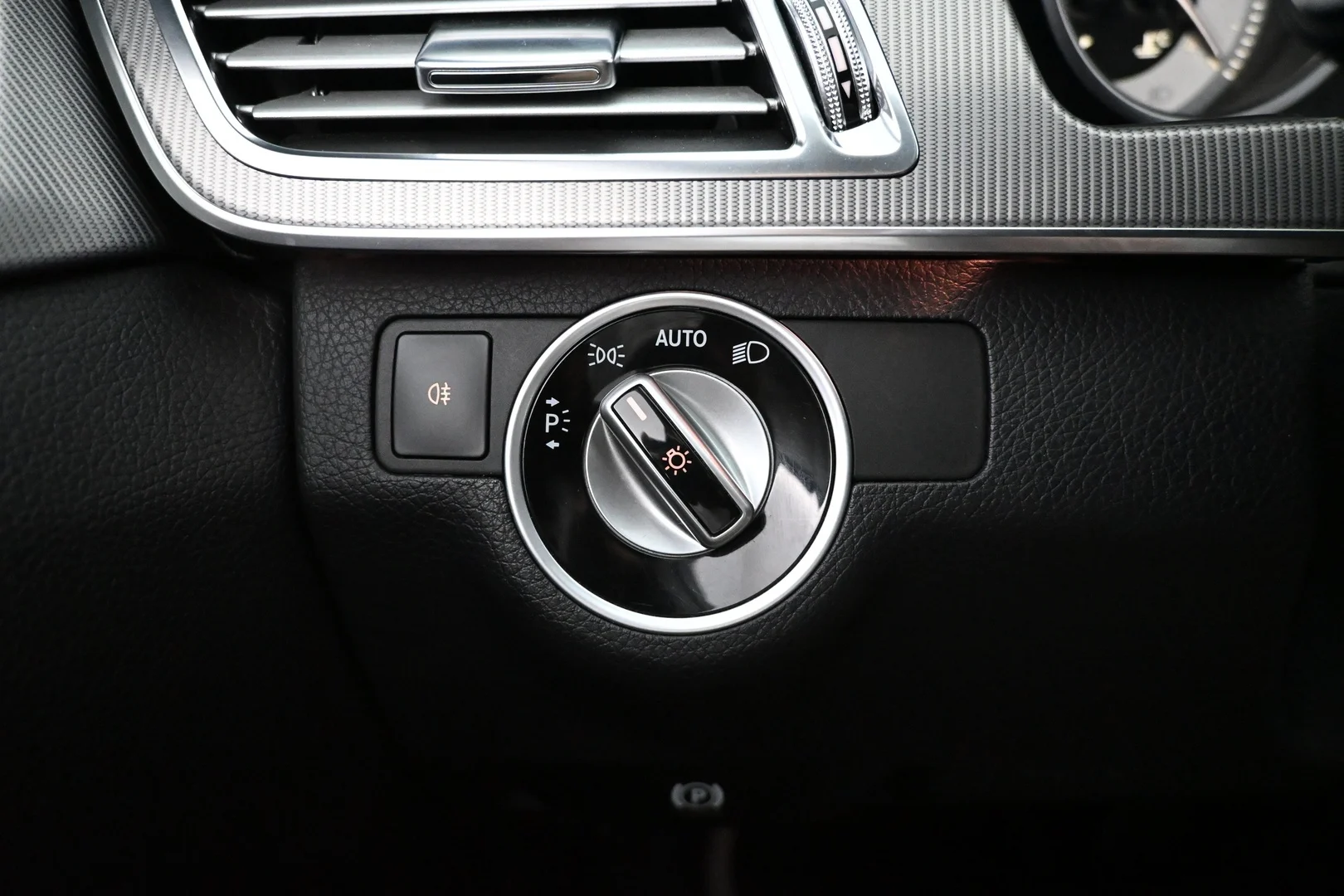 Car Image - 4Q6X8glInD3tE3VRf6hC4m