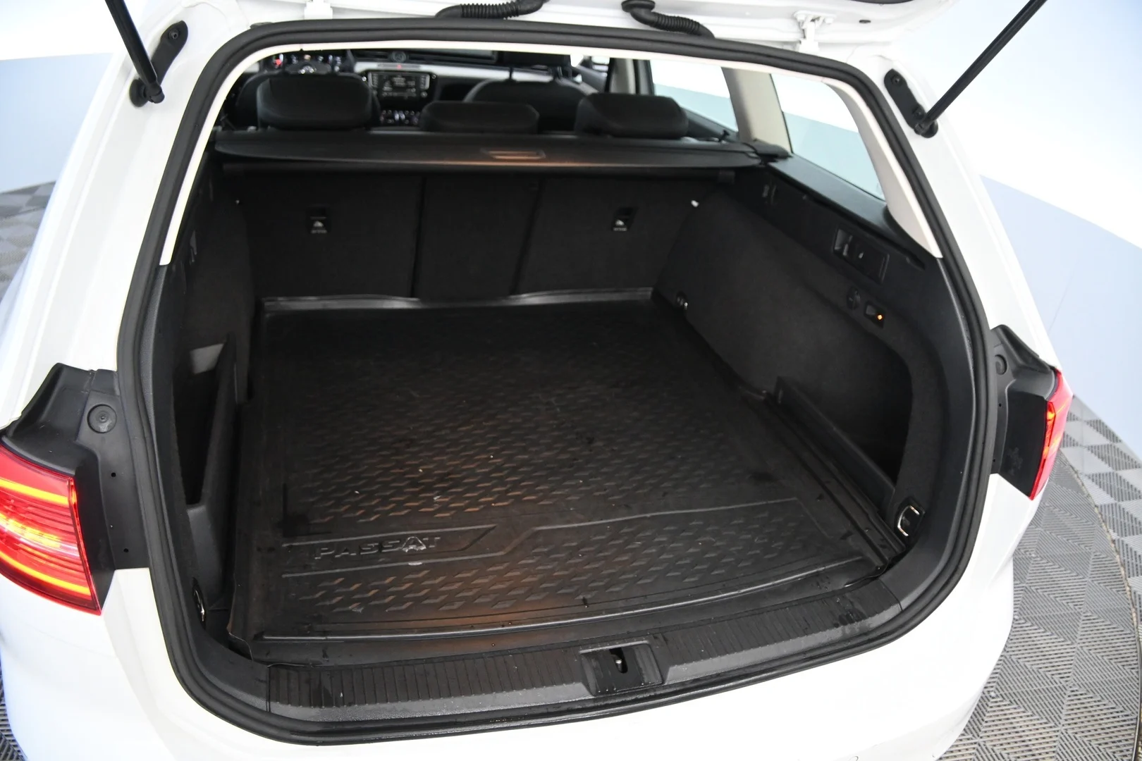 Car Image - 32MWWi9ZiD7MOLz5aEccve
