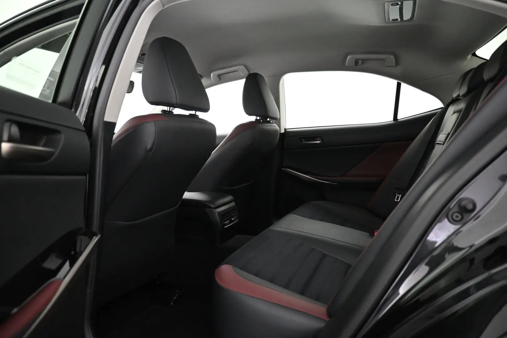 Car Image - 15nCJeBvKVuyxIQcBYvmQY