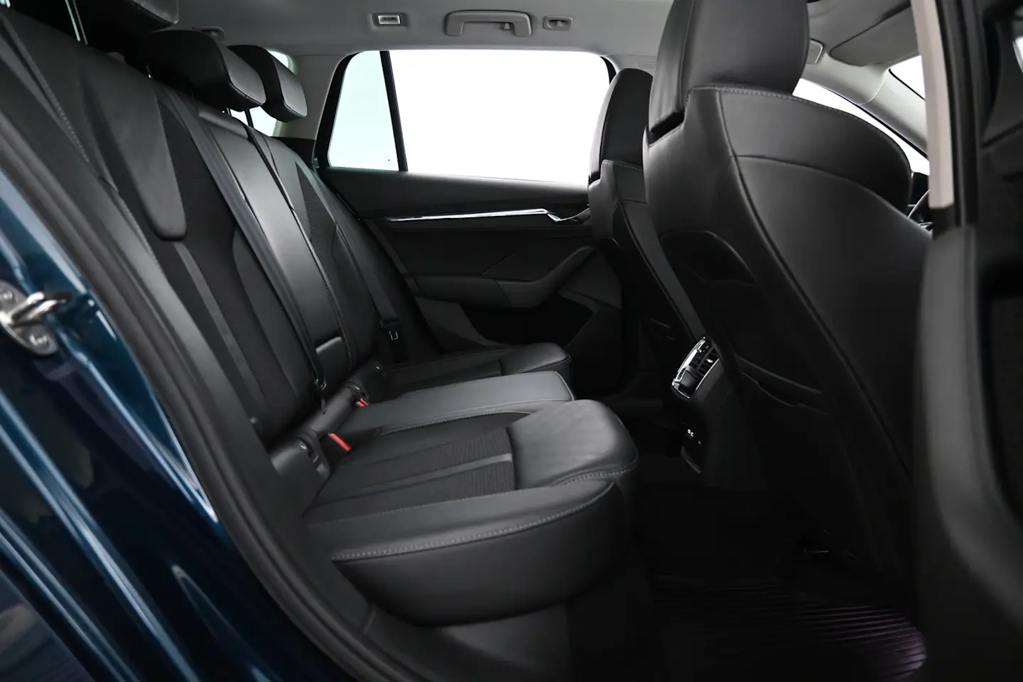 Car Image - 6CYiivnPxrrJjA8Qp4qq6s