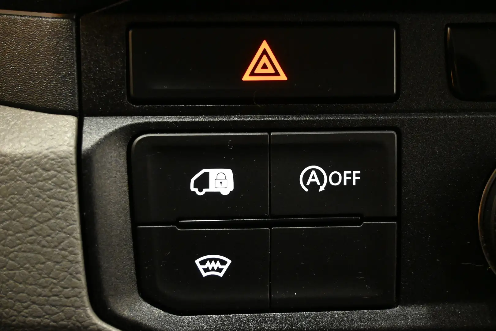 Car Image - 1aqIRaPgOkw7AQbV5udOfu