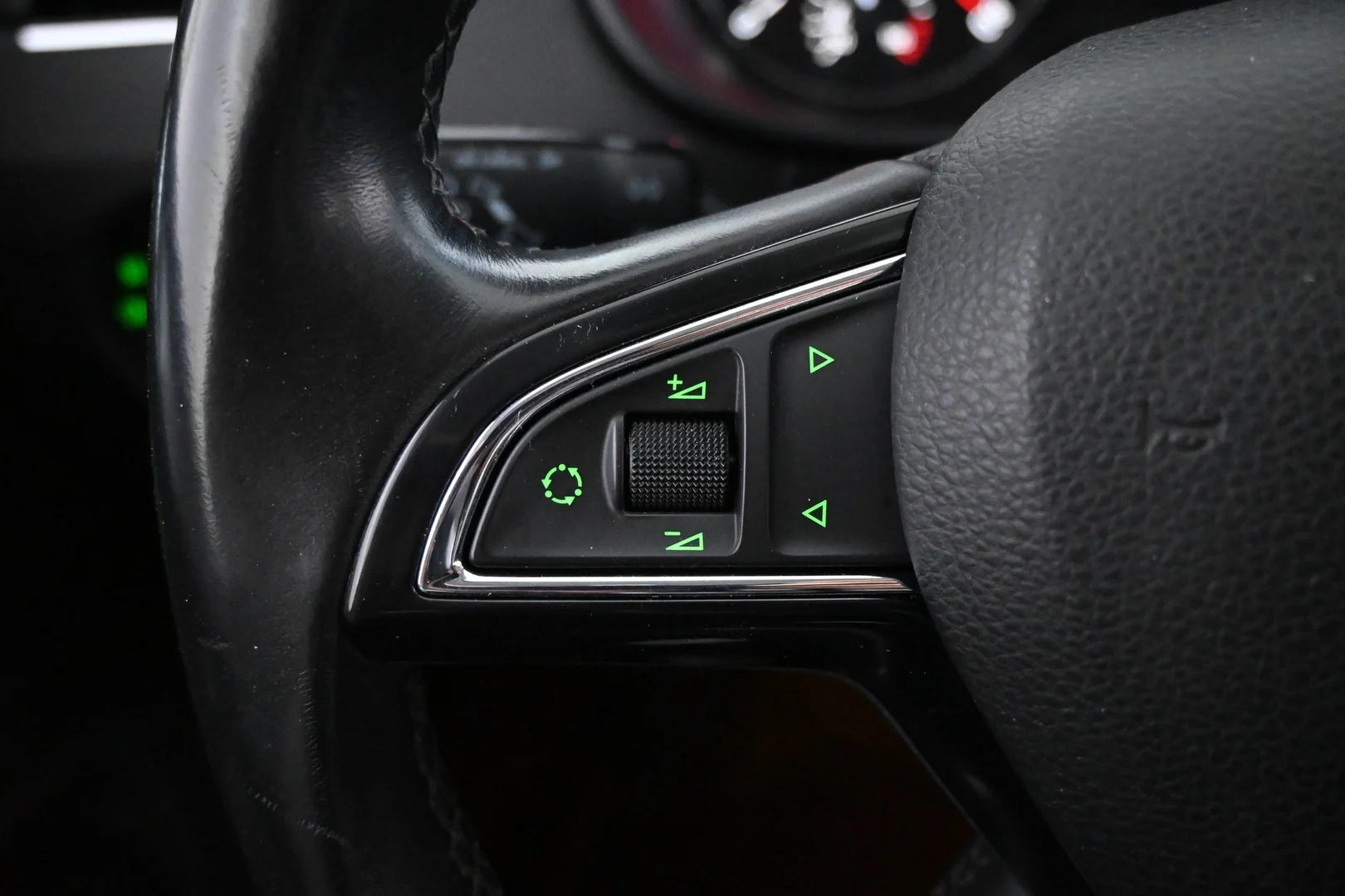 Car Image - ydANVvr6cM0lLGo5aFt07