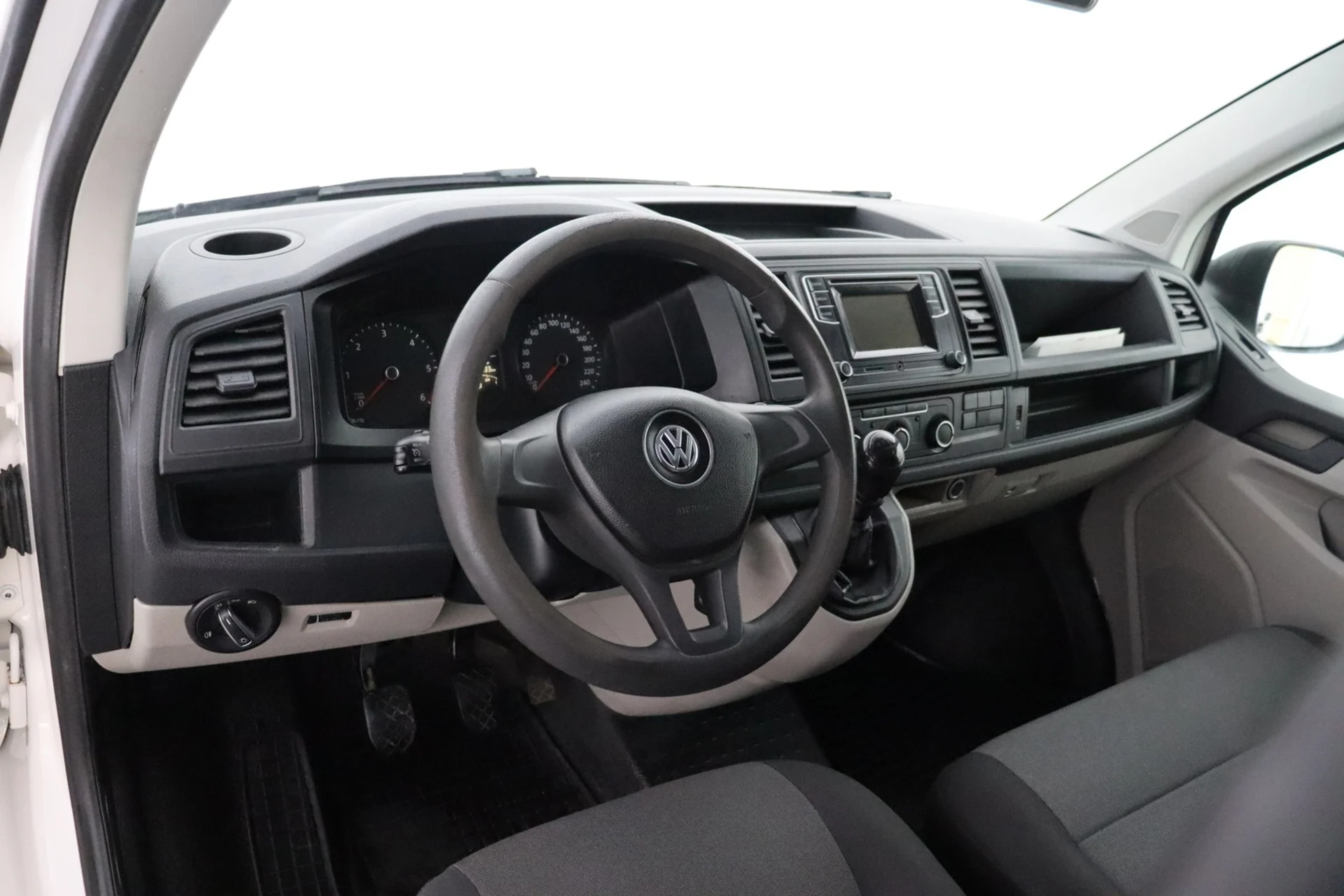 Car Image - 5YOZZQ4JNNlVicdN6fDKbD