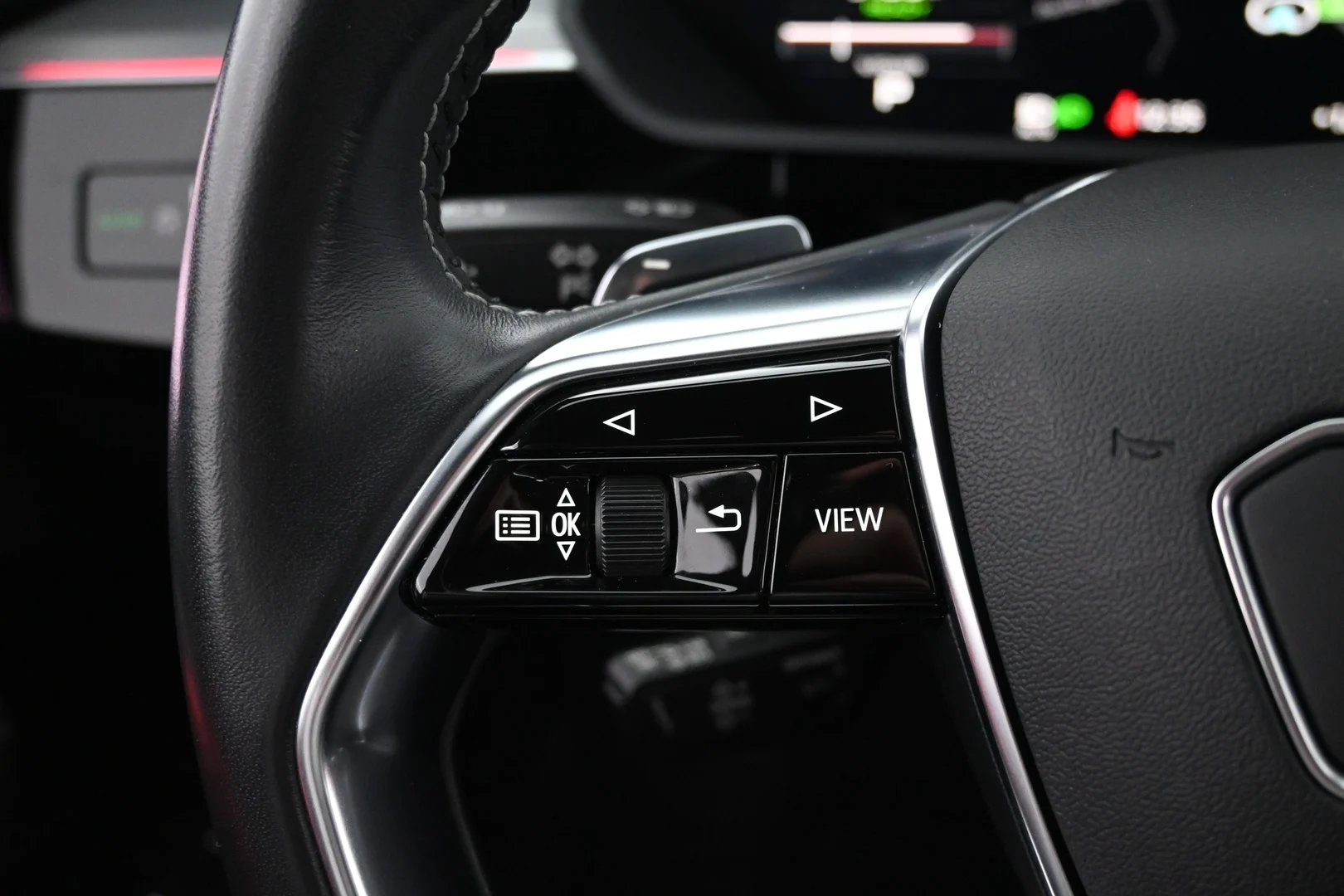Car Image - 6E8VGmBzF9pgoyVEpYvRcu