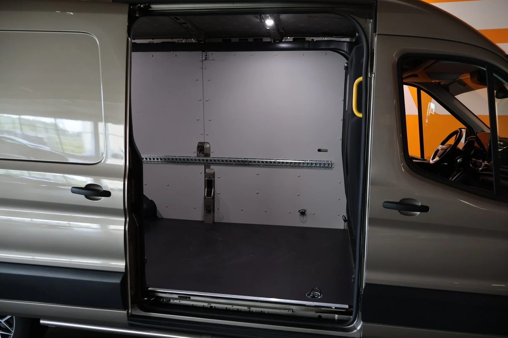 Car Image - 4stfFkjWeT62FWyeHgdrXK