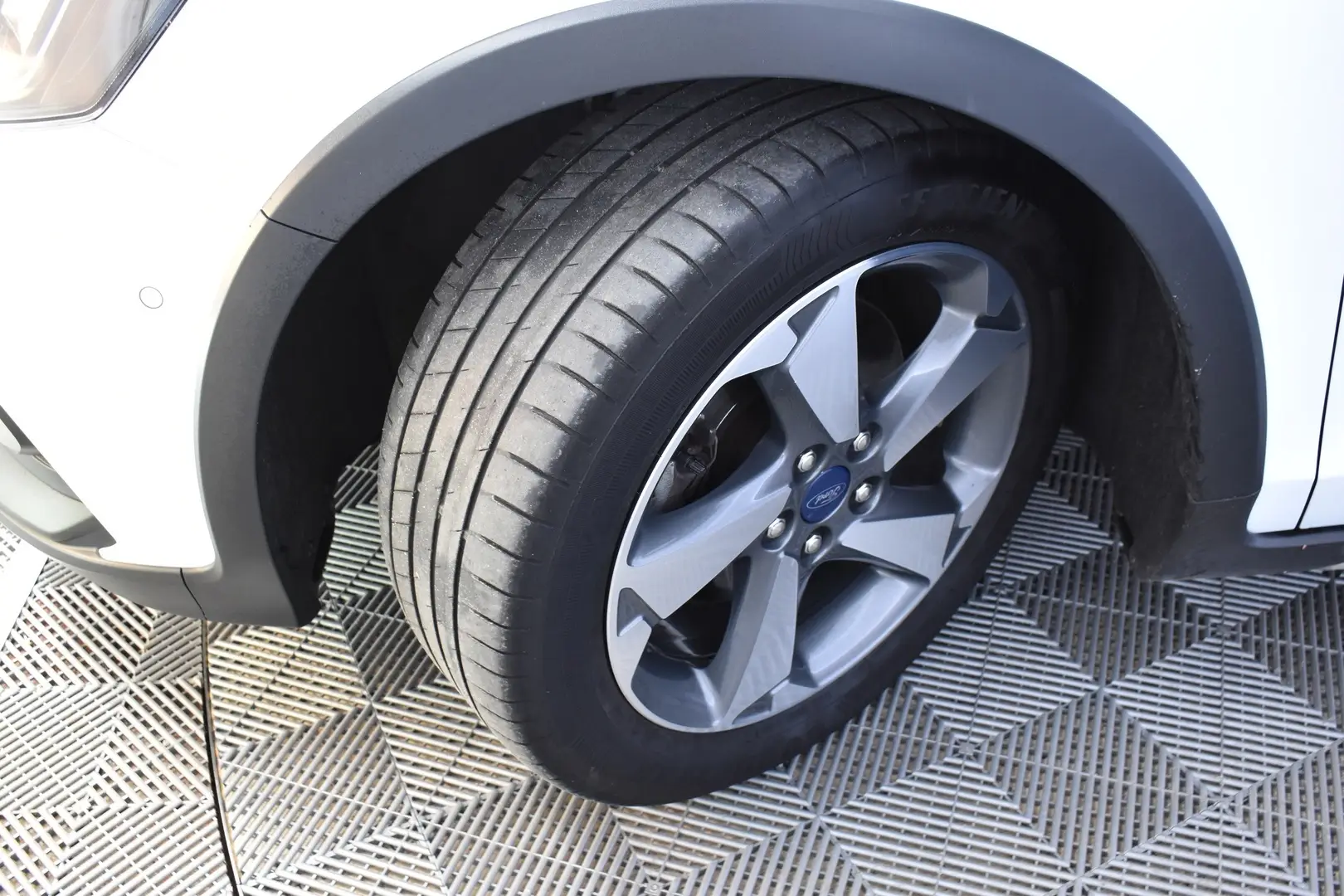 Car Image - 1ucIuo0JqKHjDbb1yPEukb