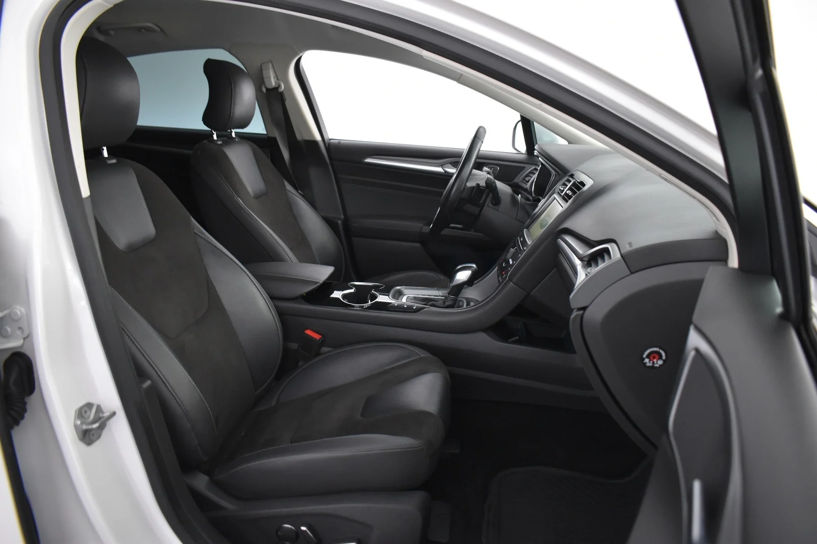 Car Image - 413hupt0Qw0fKPNnV0M1ao