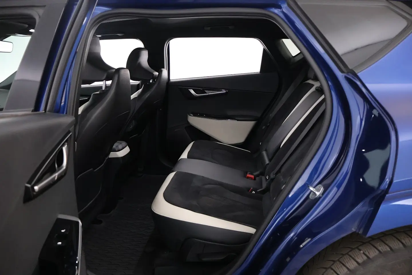 Car Image - 5R1VA3te1jc8C9kHPzs2Bq