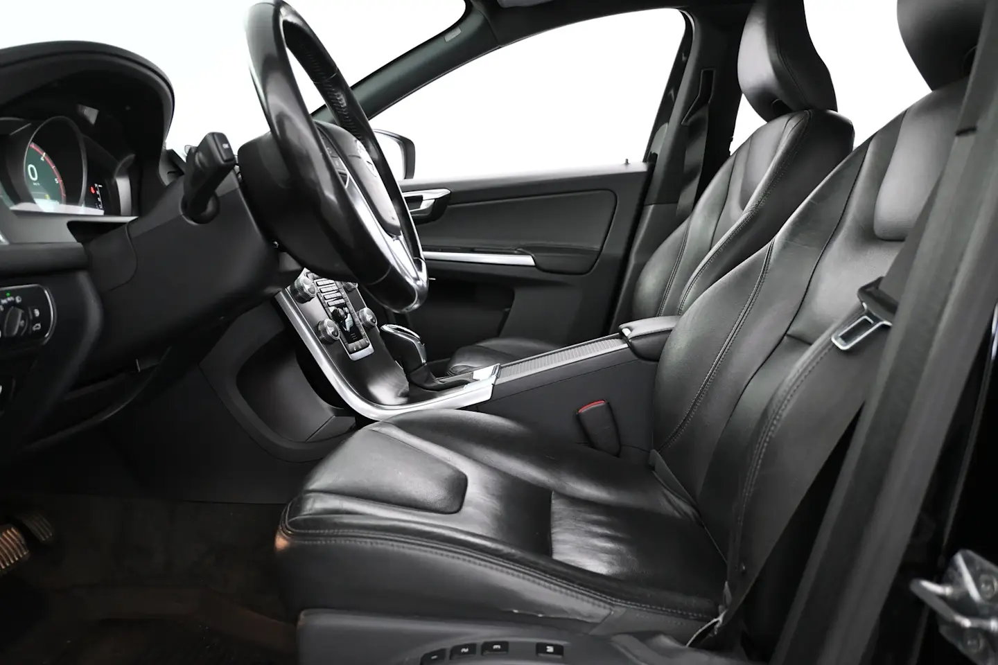Car Image - qebHeb319IC7tY91RG3AU