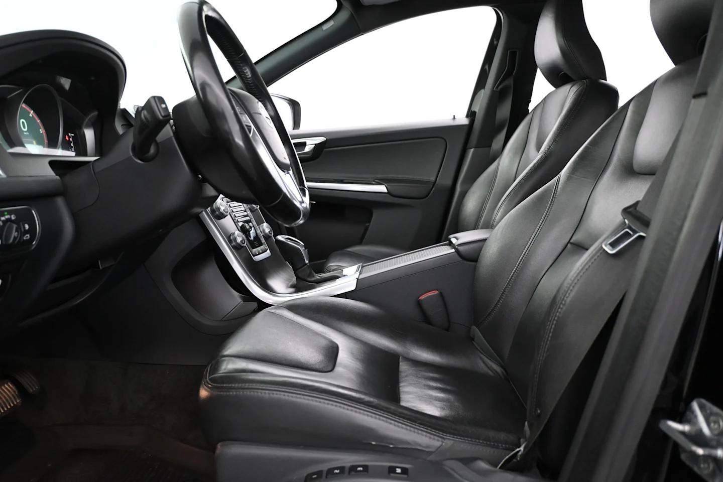 Car Image - qebHeb319IC7tY91RG3AU