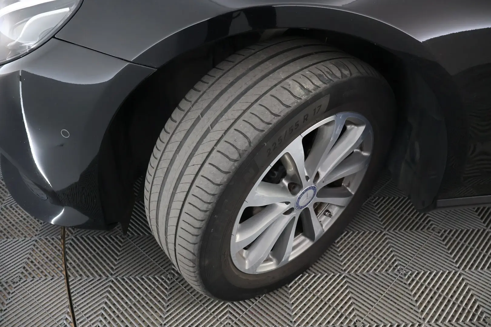 Car Image - 3551e4O2eszF6WXxNbH6Um