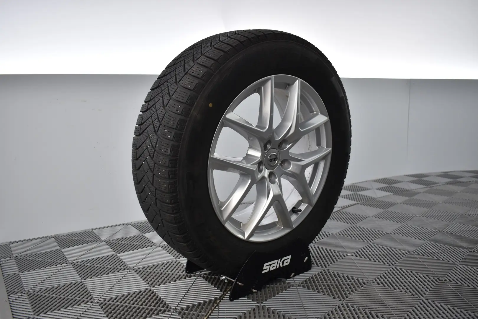 Car Image - UkDHRV7B0gWjFV2qsPc2e