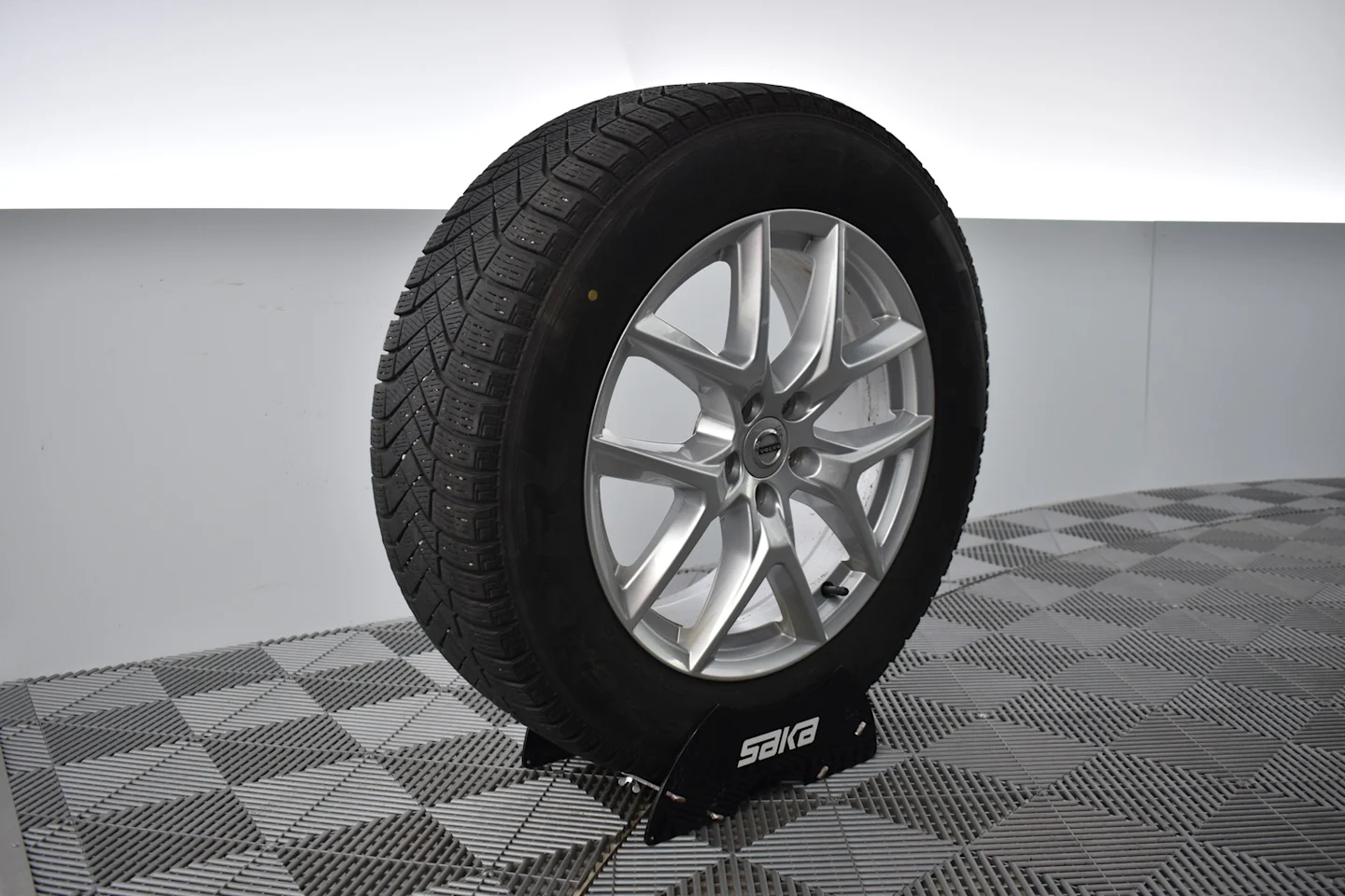 Car Image - UkDHRV7B0gWjFV2qsPc2e