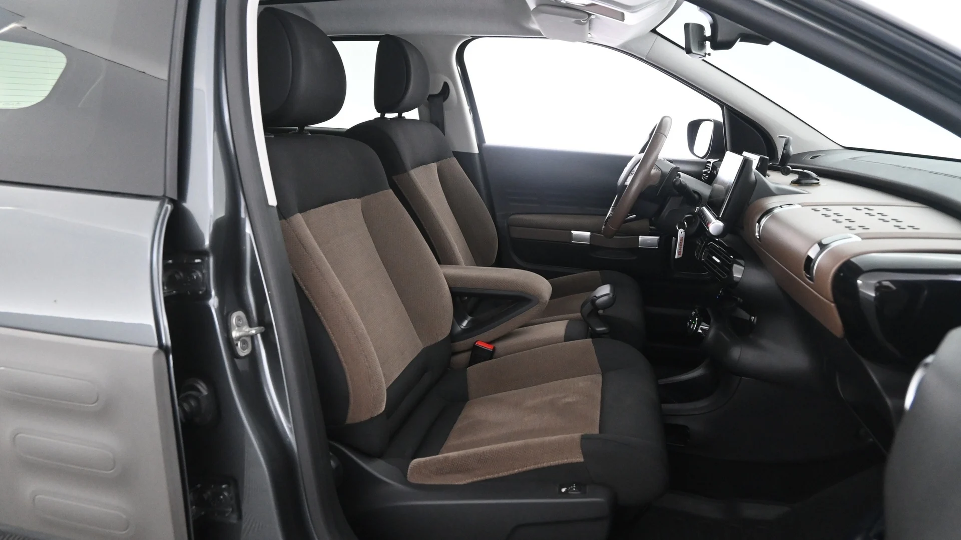 Car Image - 5qze56cwU760D5W0l1kLIf