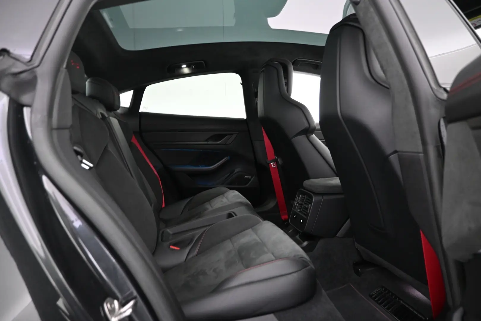Car Image - kpB1jGFLBpo0TmjIIVQR7