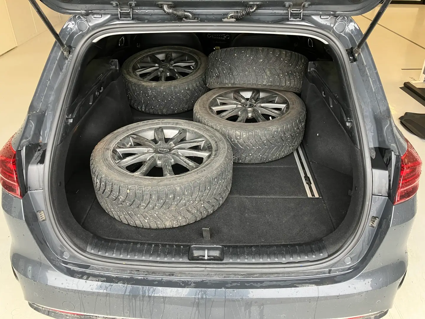 Car Image - 3KH5LOKrRfV4wihZgL7OrE