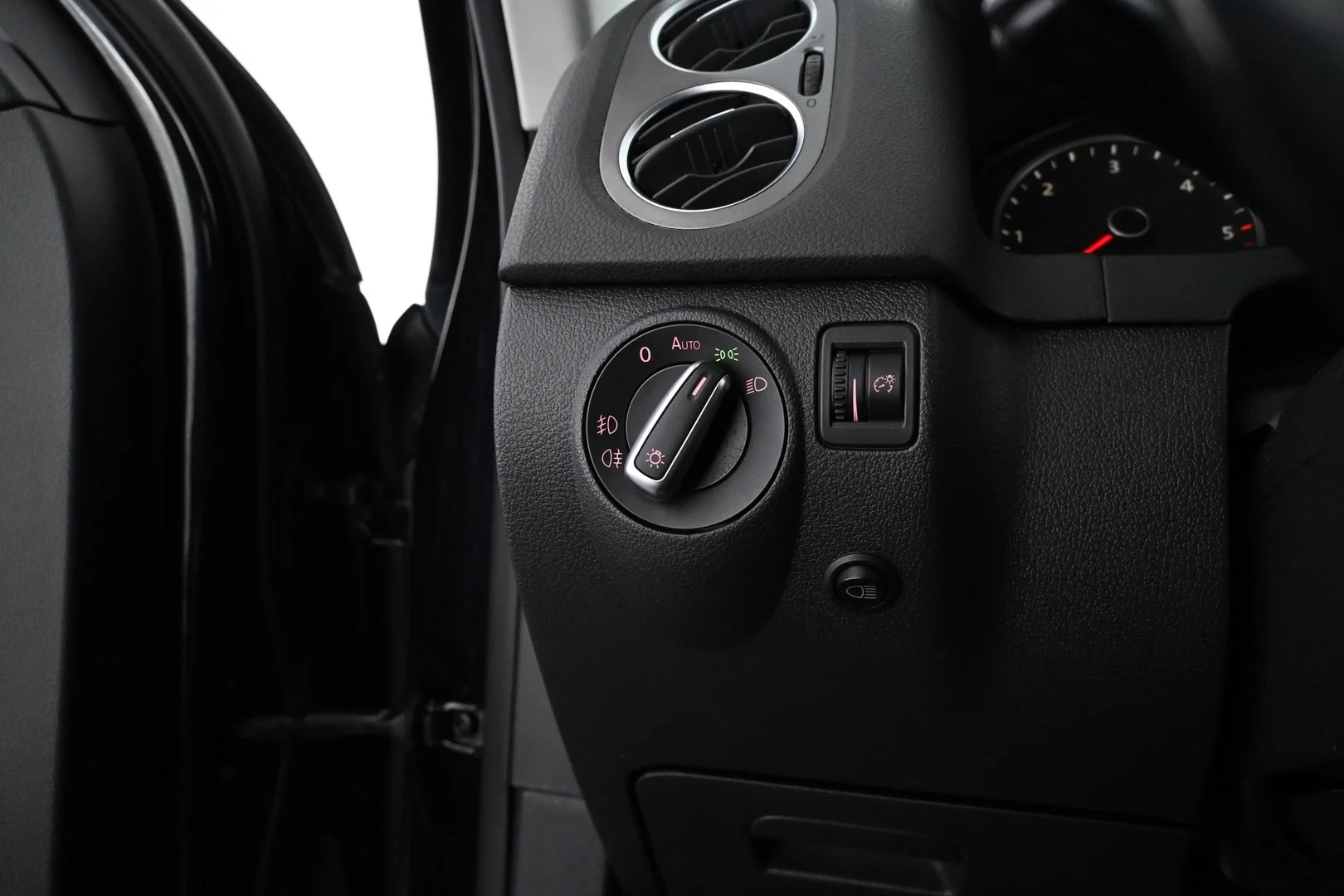 Car Image - 5JGv8hNTzPsQAuT4Xvej22