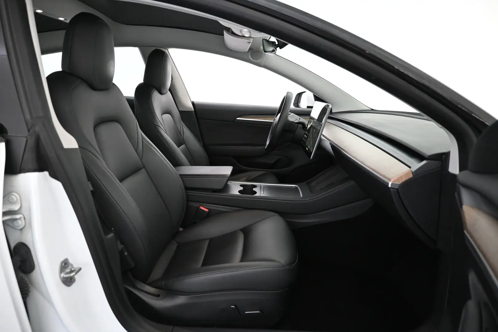 Car Image - 2e3Ry1XHOtoYVYozzNg5r