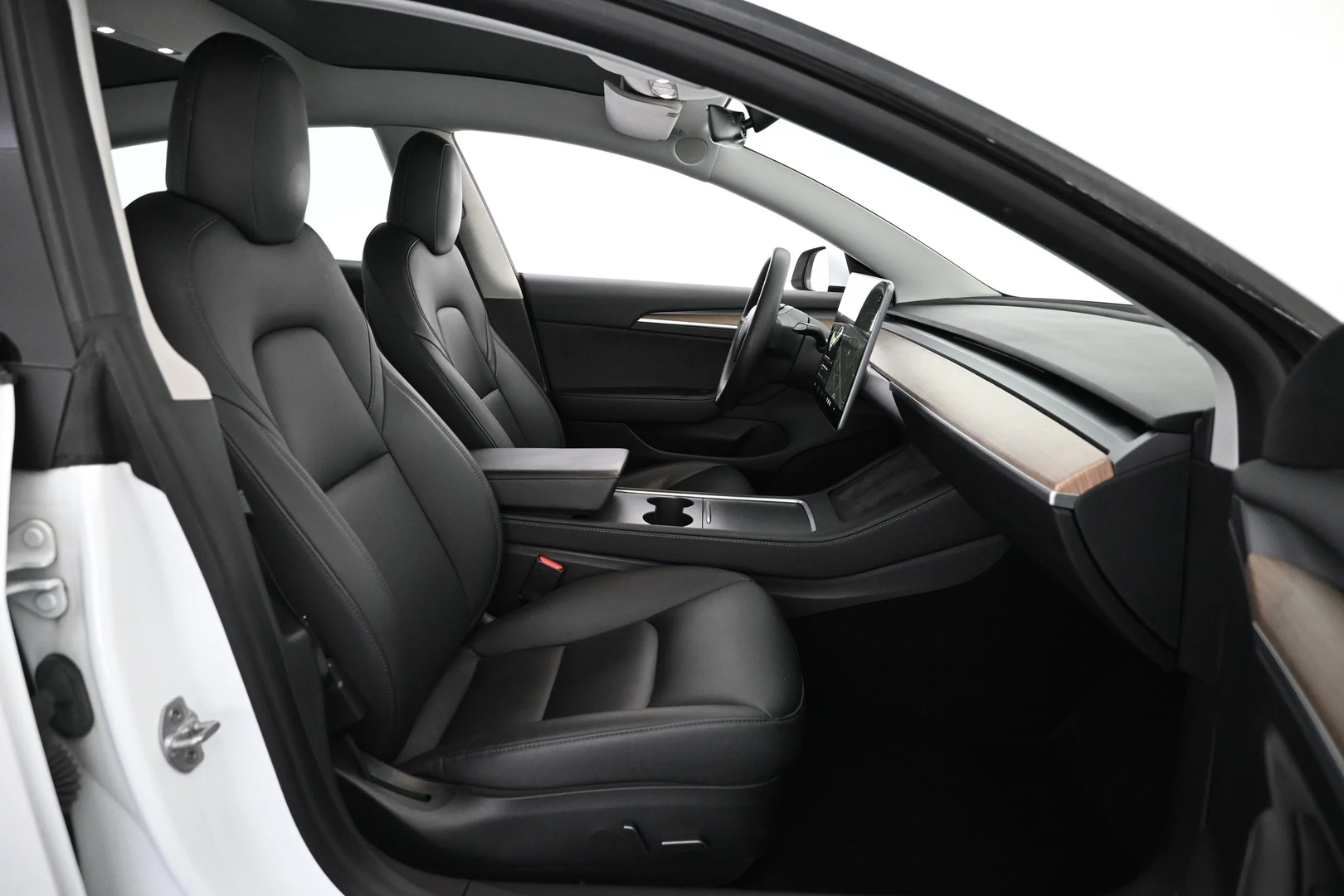 Car Image - 2e3Ry1XHOtoYVYozzNg5r