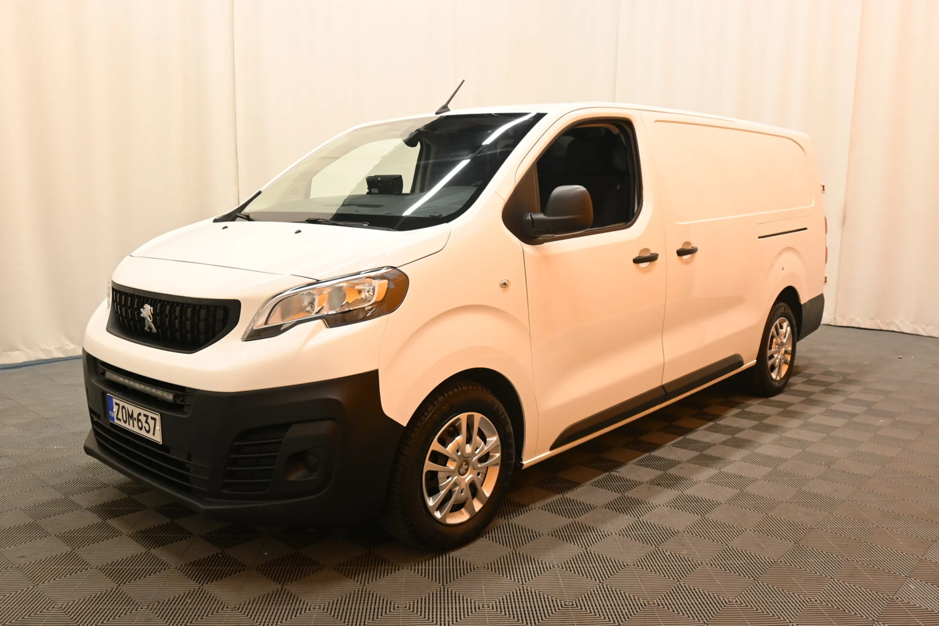 Car Image - 4XAQJJUFvXG1uoAoQndO8X