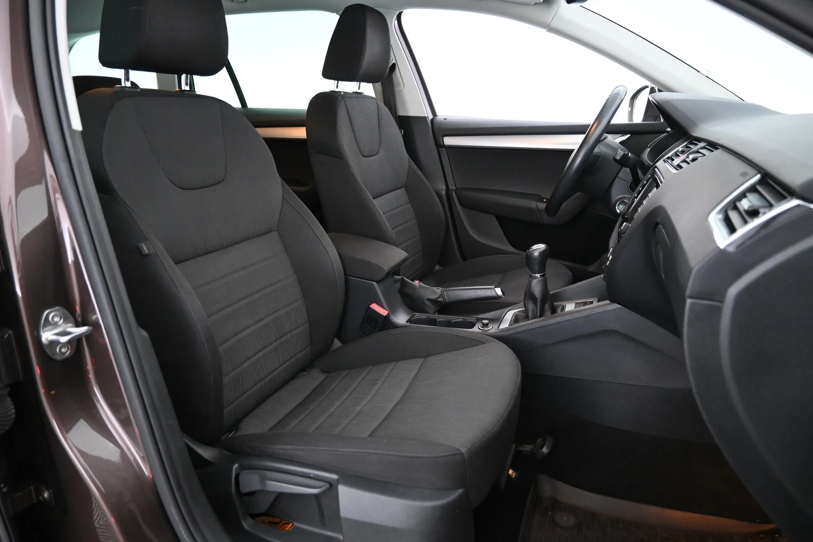 Car Image - ggi6FaqaENbQDowsZVg5Y