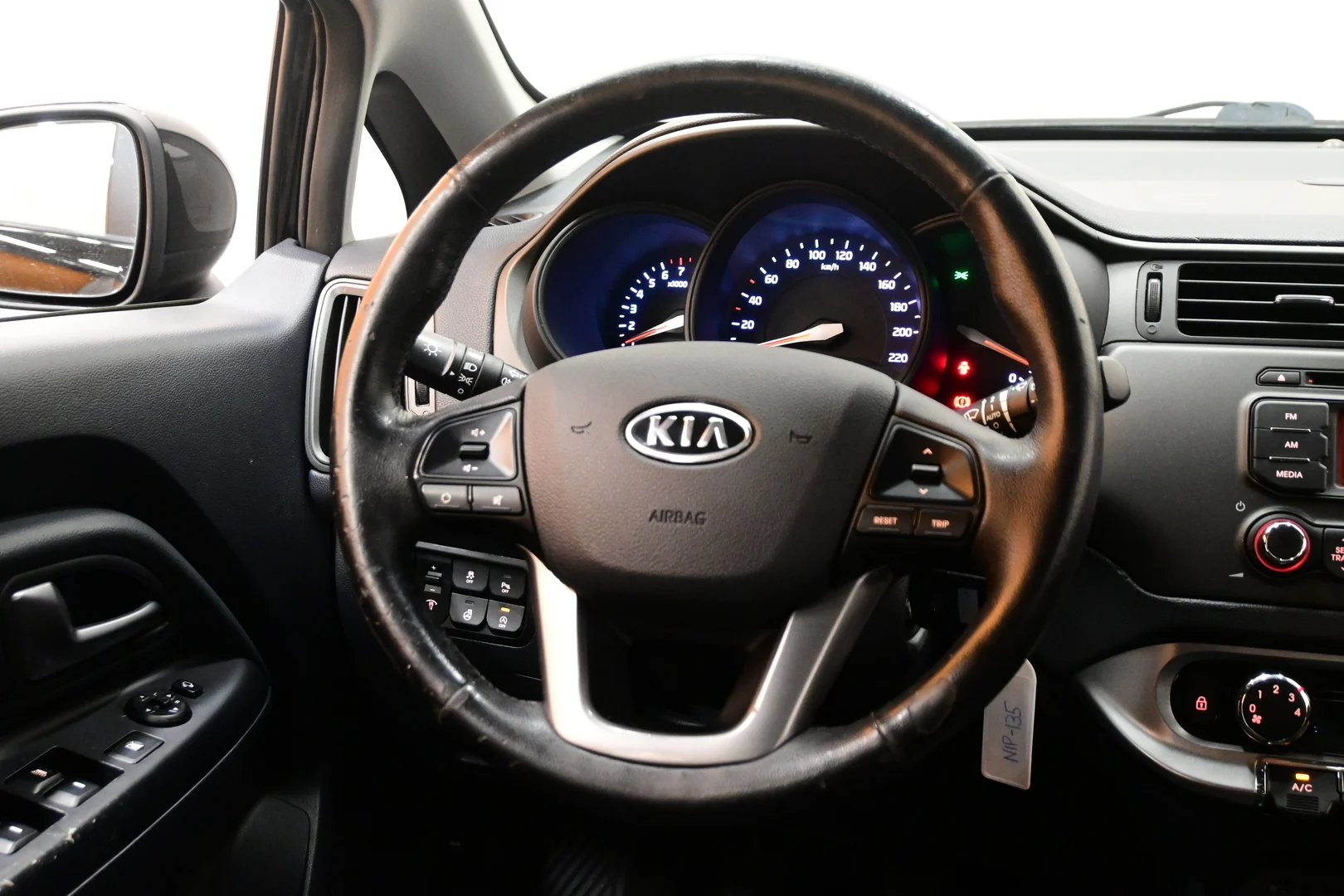 Car Image - DfmNMON5IpRaElqJOBq7r