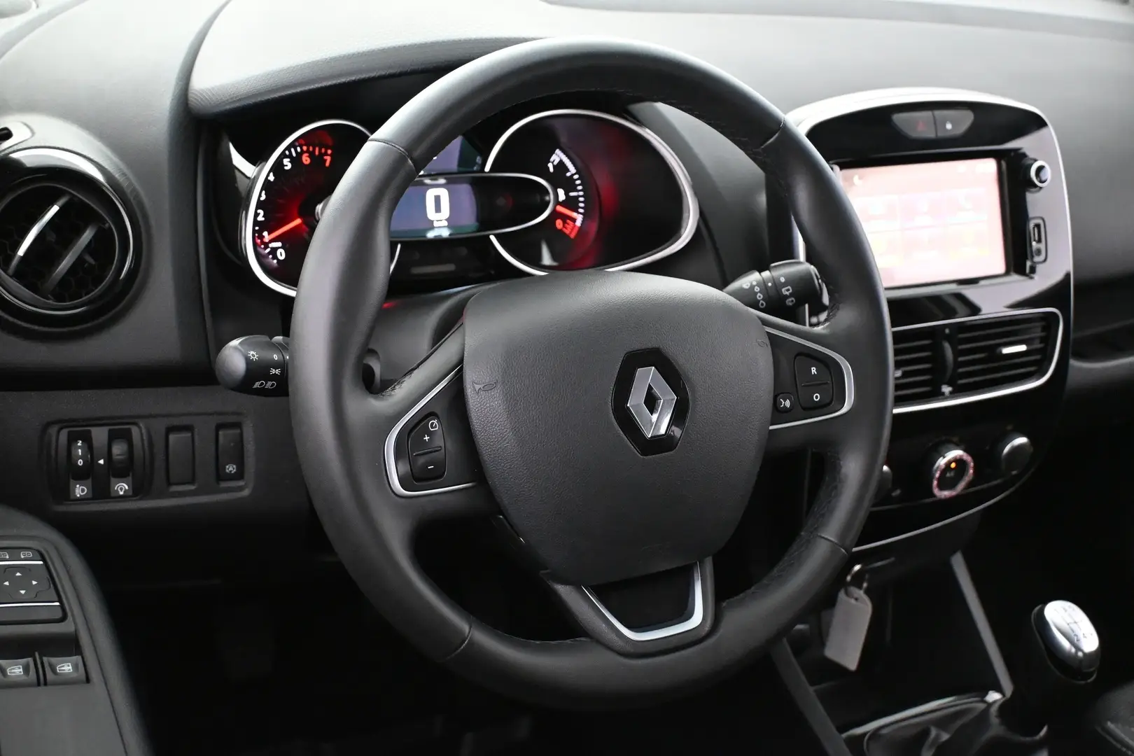 Car Image - 6Y05SVGcsh1BhMNandMOzw