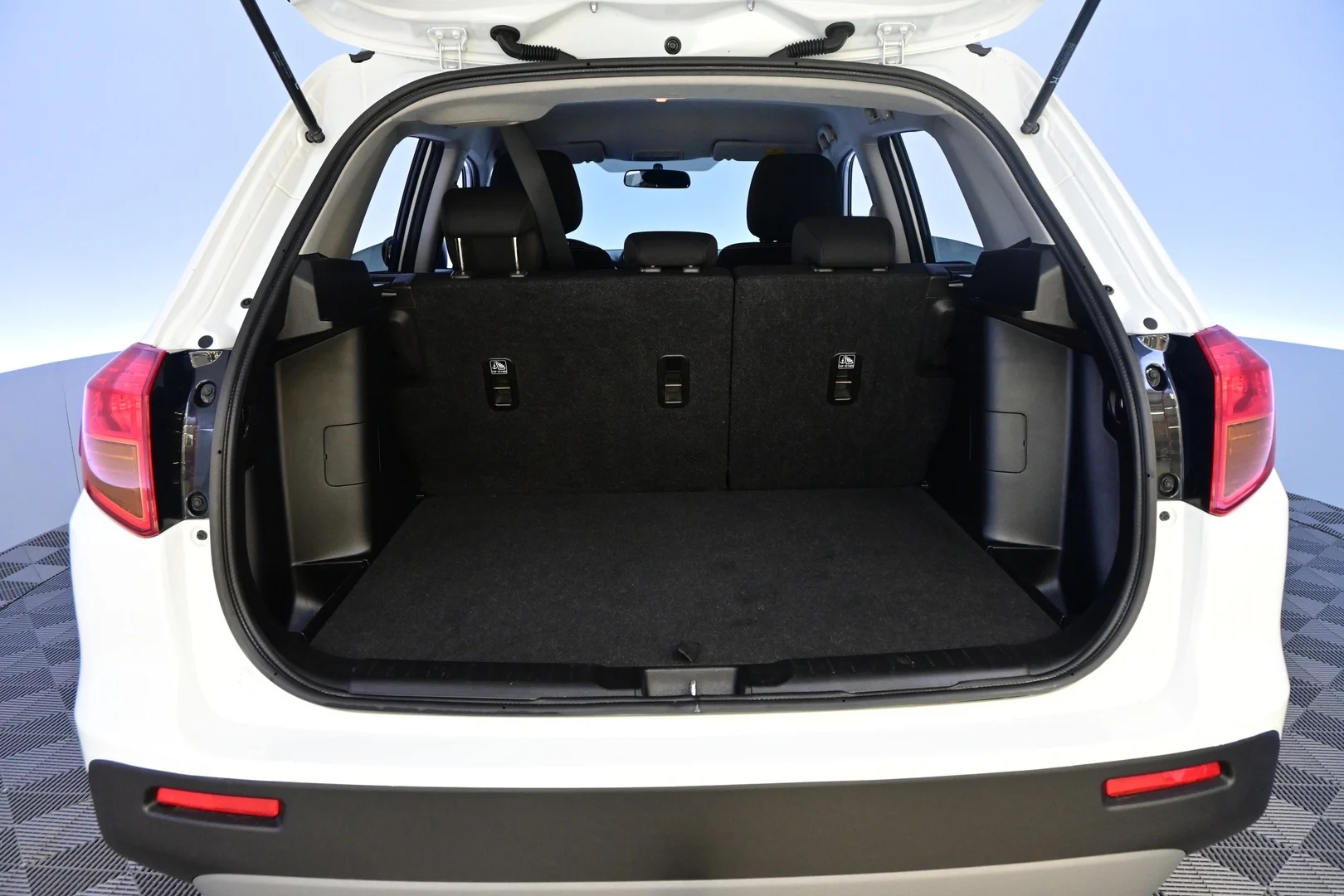 Car Image - 1FqG2T9YP1hjQI1uXYnFPD