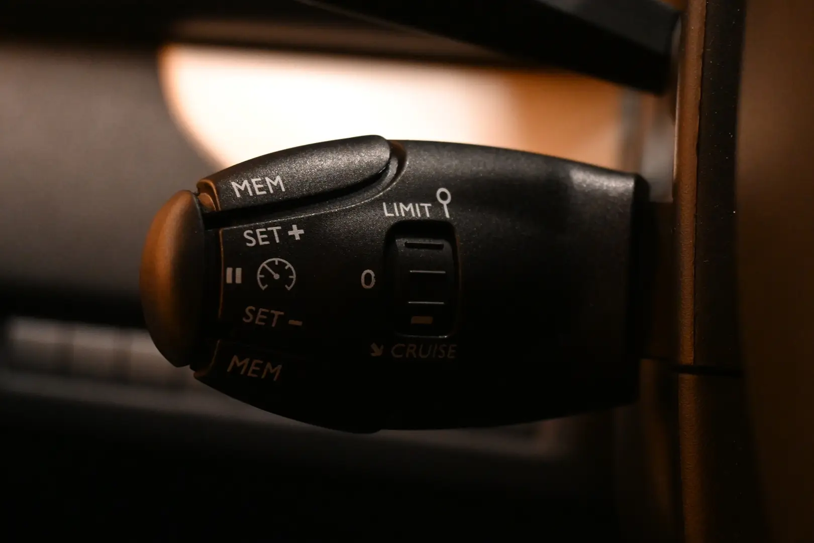 Car Image - 7VWu49Ki36NydwF6YclfS