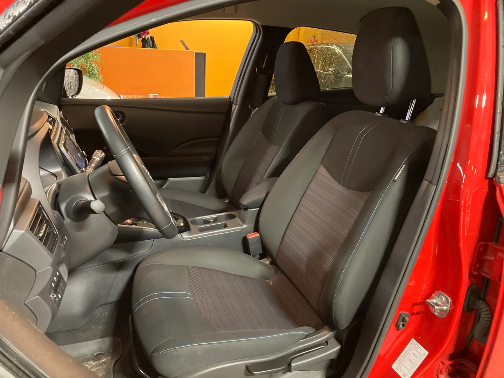 Car Image - 1kbbZ3wN9alW9X3cZQQL1T