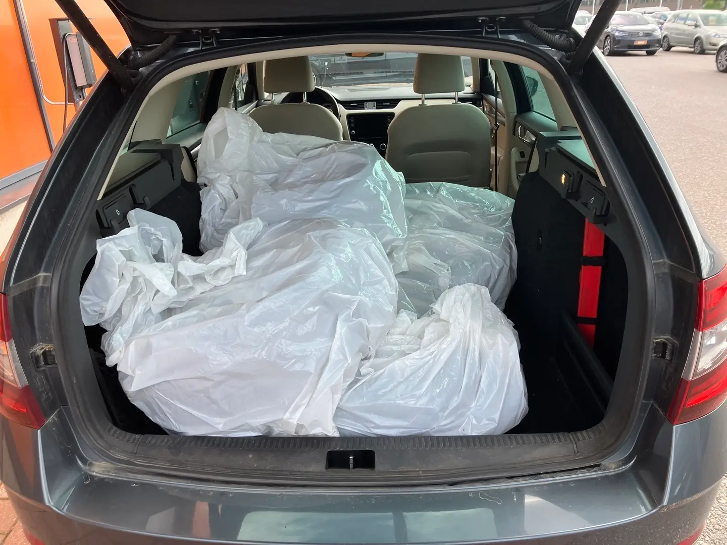 Car Image - 2NiNh2GPZaUIoFccHPqVhJ
