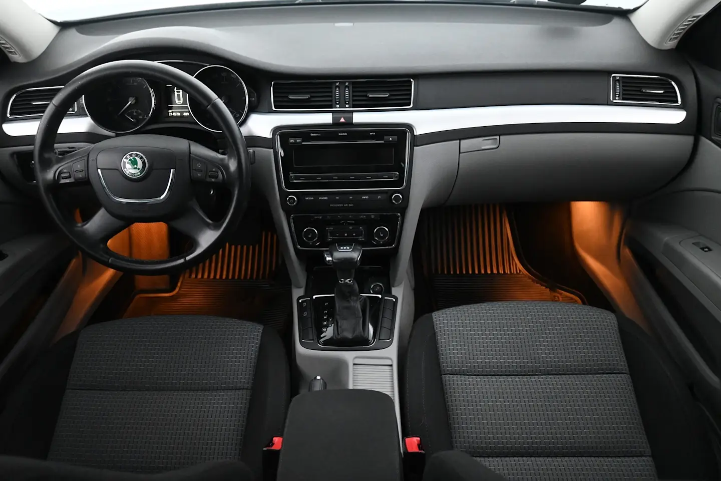 Car Image - 2UIM9TJ80thScPVWVtNHqn