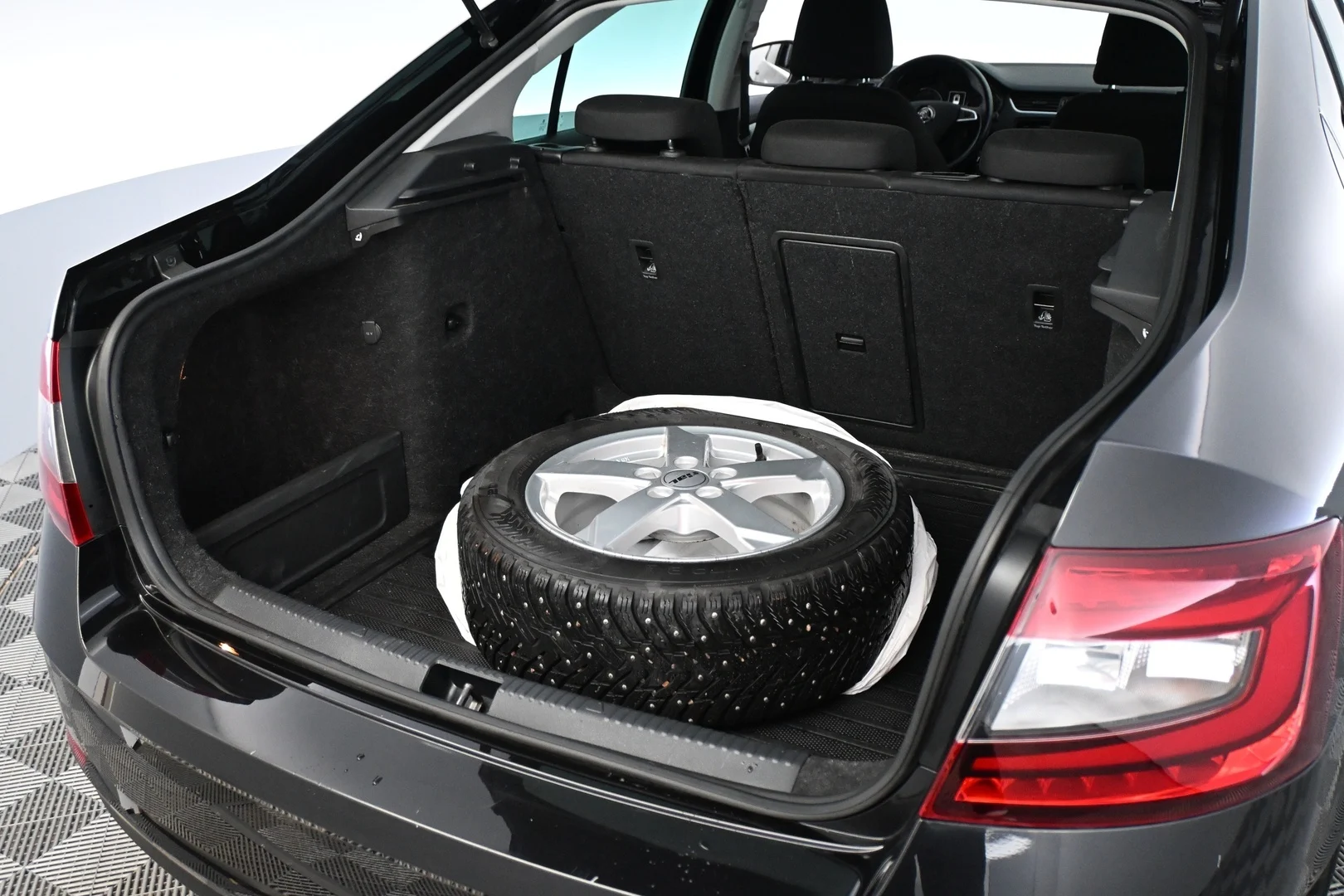 Car Image - 78N75HaQDzLRg2IhdgeUdB