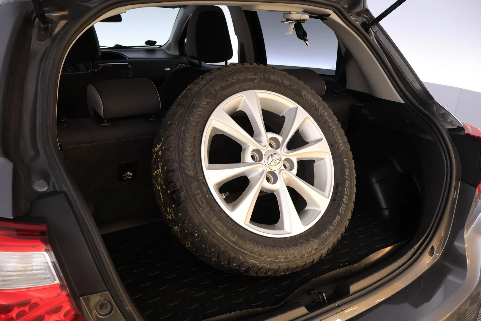 Car Image - 1FVcUnLmlvrwfTcT0AwLPe
