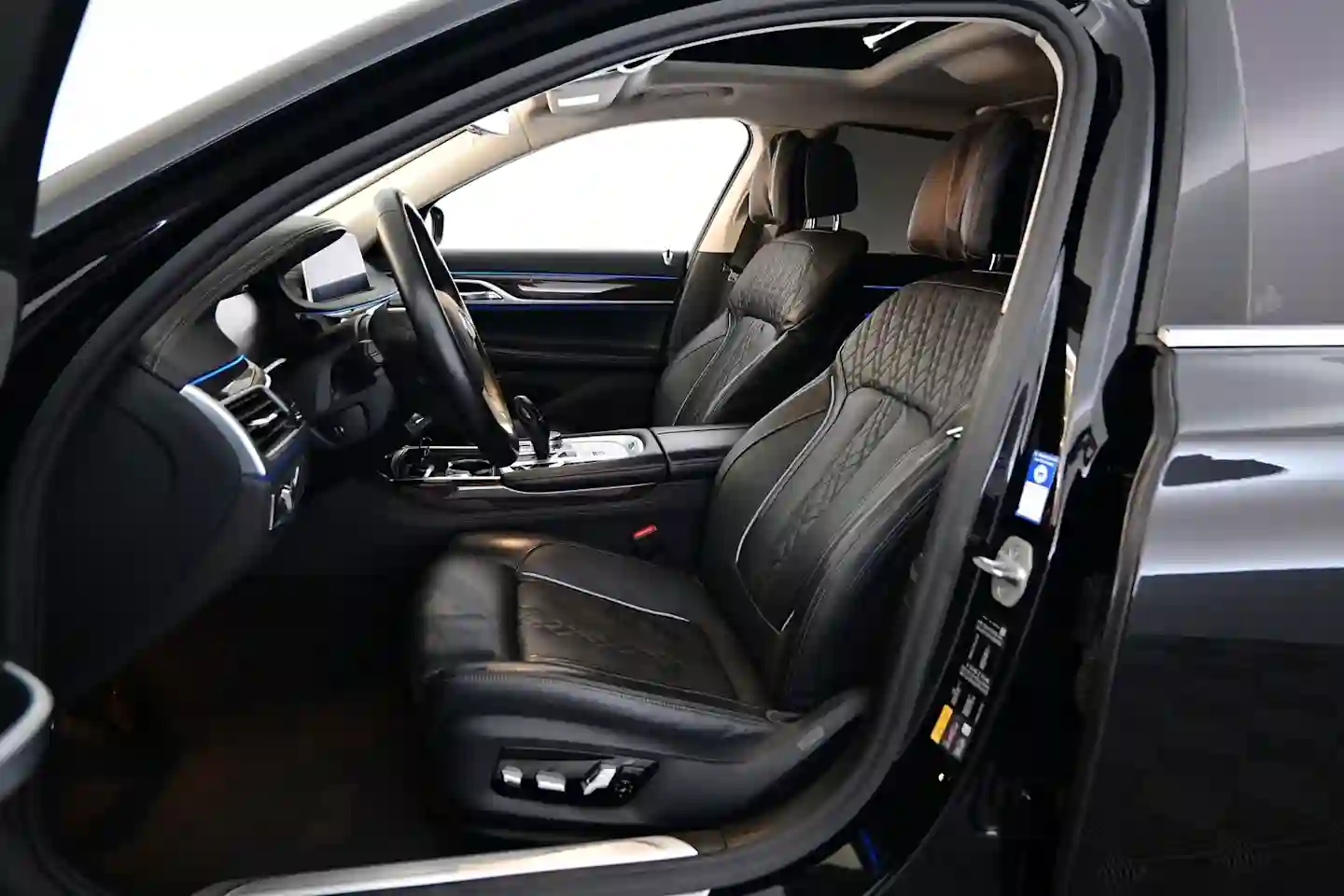 Car Image - 6HaWT749U0YPhziEg579IT
