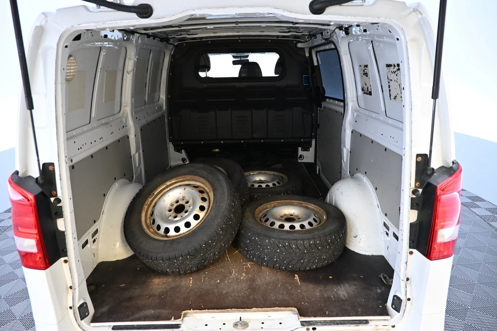 Car Image - qkEwXgpMlo7sDDYPeGCrD